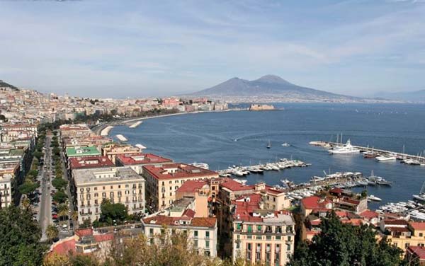 Σχολές Καπάτου Η ιταλική πόλη της Napoli