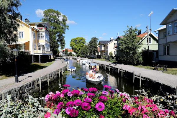 Σχολές Καπάτου Το χωριό Trosa